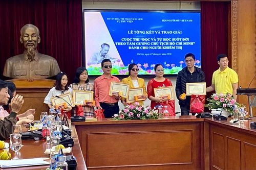 Trao giải cuộc thi Đọc và tự học suốt đời theo tấm gương Chủ tịch Hồ Chí Minh