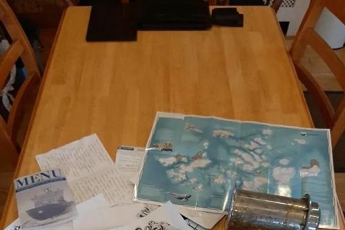 Tìm thấy capxun thời gian từ một tàu phá băng của Nga ở Ireland