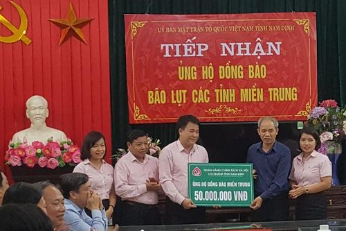Nam Định tiếp nhận bảy tỷ đồng ủng hộ đồng bào miền trung