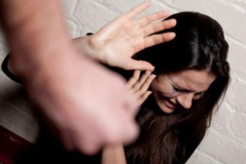 'Quý ông' Quảng Bình bạo hành vợ 11 năm: Sao cô vợ không 'đánh trả'?