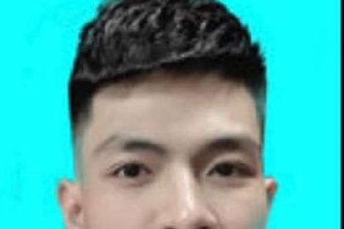 Cho rằng bị nhìn đểu, nam thanh niên vác kiếm chém đối phương