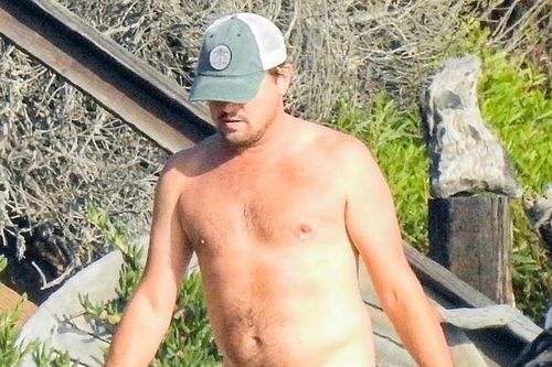 Leonardo DiCaprio để lộ thân hình kém săn chắc