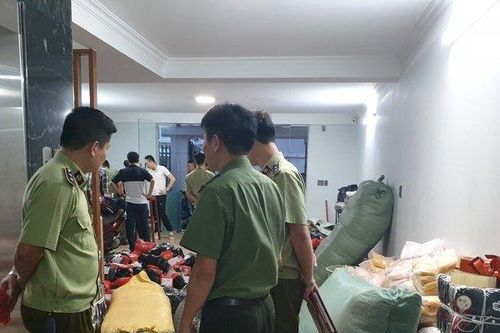 Nhập lậu hơn 8.000 sản phẩm thời trang mang bán tại Shoppee