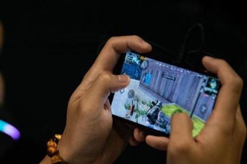 Nhiều học sinh cấp 2 chơi game 7 tiếng mỗi ngày