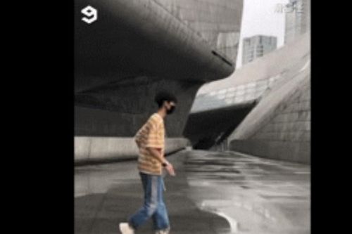Độc đáo tiết mục biểu diễn Moonwalk