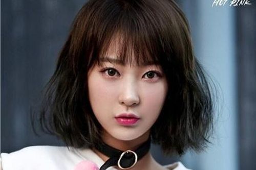 Nữ ca sĩ làm nhân viên phục vụ nhà hàng