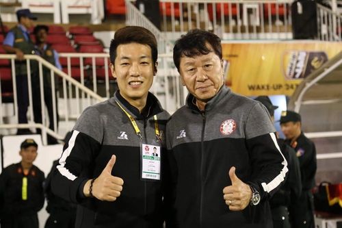 Bạn thân Park Hang Seo mất việc, V-League sạch bóng HLV Hàn Quốc