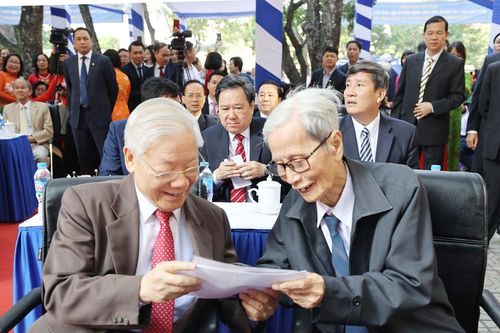 Tổng Bí thư, Chủ tịch nước Nguyễn Phú Trọng dưới mái trường xưa