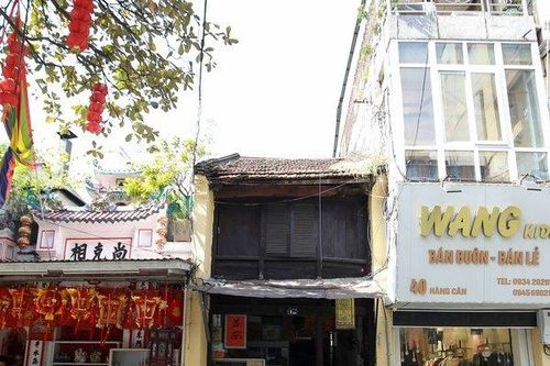 Ngôi nhà gỗ lim trăm tuổi trên phố cổ Hà Nội được ví như 'báu vật'