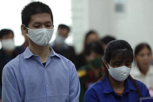 Mở lại phiên tòa mẹ và cha dượng bạo hành bé gái 3 tuổi đến tử vong ở Hà Nội