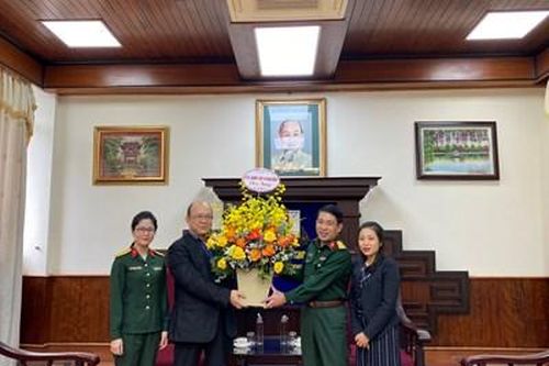Báo Quân đội nhân dân thăm, chúc mừng các thầy, cô giáo nhân ngày 20-11
