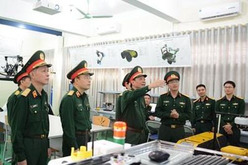 Kiểm tra xây dựng đơn vị vững mạnh toàn diện 'mẫu mực, tiêu biểu' tại Học viện Kỹ thuật quân sự