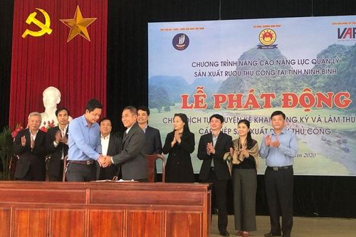 Tăng cường năng lực quản lý rượu thủ công