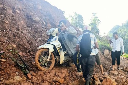 Chuyện thầy giáo trên... đỉnh trời