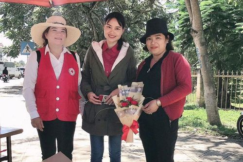'Mỗi bông hoa là một tấm lòng'