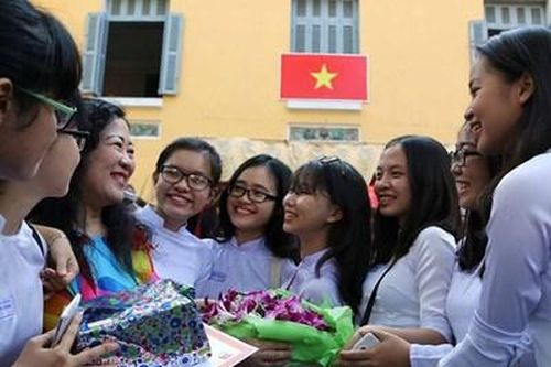 TỎA SÁNG HÌNH ẢNH CAO QUÝ CỦA NGƯỜI THẦY