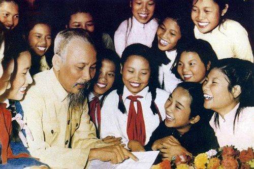 Thấm nhuần tư tưởng Hồ Chí Minh về vai trò, trách nhiệm người thầy