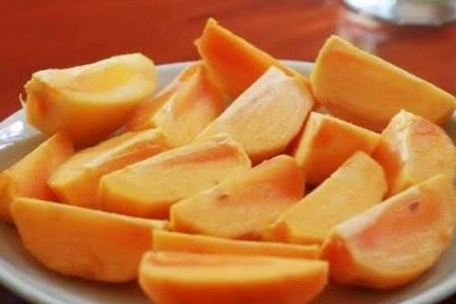Bệnh nhân bị tắc ruột sau khi ăn quả hồng
