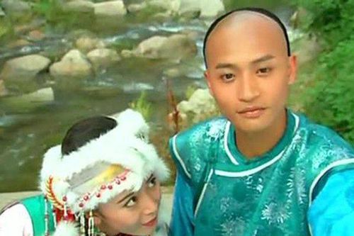 Nghi vấn 'Nhĩ Thái' Hoàn Châu cách cách bán vàng giả