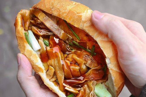 Địa chỉ thưởng thức bánh mì phá lấu ở TP.HCM