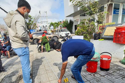 Bị nhắc nhở vì trêu ghẹo nhân viên bệnh viện, tài xế đâm bảo vệ