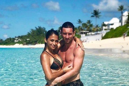 Nhan sắc nóng bỏng của vợ Messi khiến nhiều chị em ghen tị