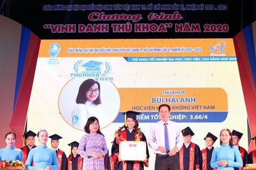 TPHCM: Vinh danh 60 thủ khoa đầu vào và đầu ra Đại học
