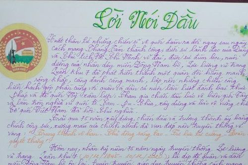 Ngỡ ngàng trước bài dự thi viết tay hơn 220 trang A3 của nữ quân nhân viết về '75 năm lịch sử vẻ vang Quân khu 7'