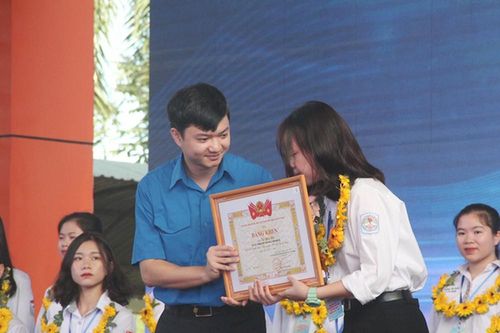 Tuyên dương 'Học sinh 3 tốt, 3 rèn luyện'