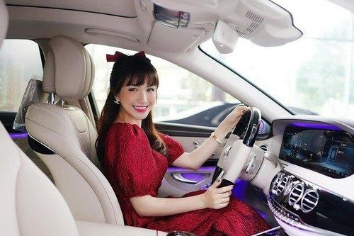 Bóc giá xế hộp Hòa Minzy tự mua, không cần xin tiền chồng đại gia