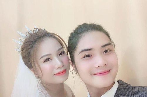 Chú rể gây sốt với vẻ đẹp phi giới tính, được khen xinh hơn cô dâu