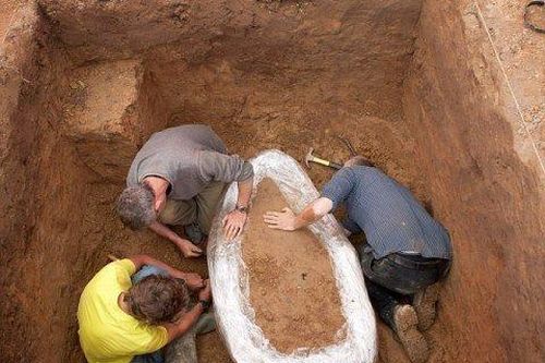 Khai quật kho tiền vàng cổ lớn nhất châu Âu