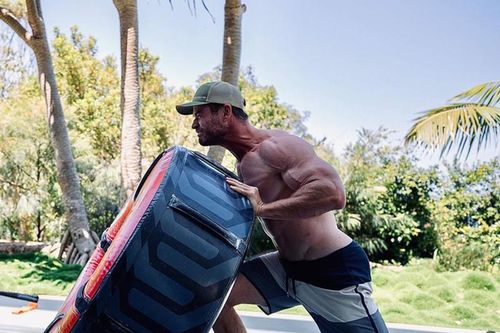 Bí quyết sở hữu cơ bắp cuồn cuộn của 'Thần Sấm' Chris Hemsworth