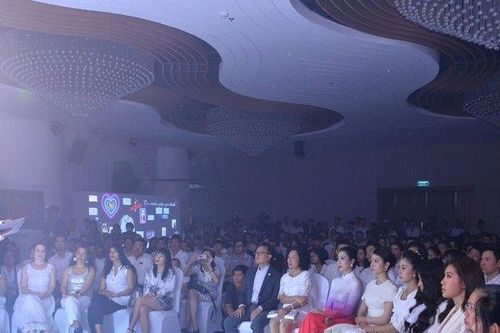 Đêm hội ngộ ' Cảm xúc 30 năm' đồng hành cùng người nhiễm HIV/AIDS