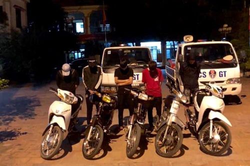 Nghệ An: Triệu tập nhóm thanh niên đánh võng, bốc đầu, nẹt pô gây náo loạn trên phố