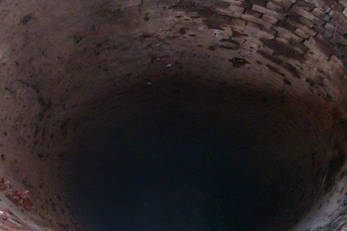 Vây bắt hơn 50 nghi phạm liên quan đến vụ thi thể bé gái dưới giếng