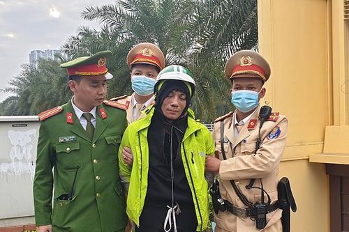 CSGT khống chế tên cướp dùng hung khí tấn công bị hại