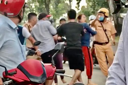 'CSGT trạm Tân Túc không vượt giới hạn ứng xử khi bị đánh'