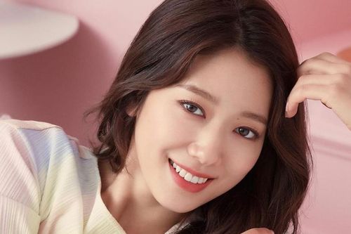 Vì sao Park Shin Hye chưa từng thất thế sau 17 năm?