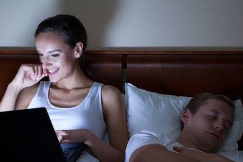 Tôi có ngàn like với cuộc hôn nhân ảo của mình