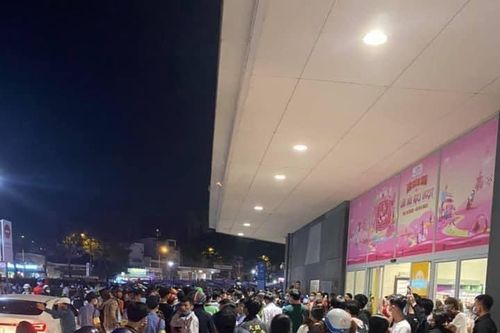 Vì sao công an nổ súng trấn áp vụ hỗn chiến trước trung tâm thương mại ở TP.HCM?