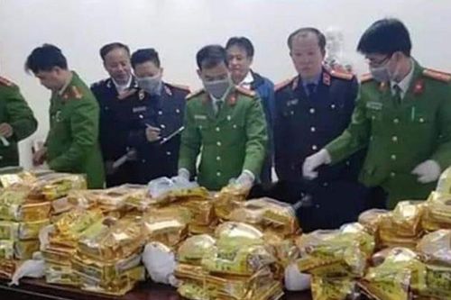 Nổ súng AK khống chế 4 nghi phạm