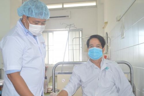 Người đàn ông 62 tuổi ở Cần Thơ bị máy cưa cắt gần lìa tay chân