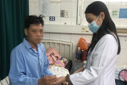 Đột quỵ ở sân bay Tân Sơn Nhất, người đàn ông may mắn được cứu sống