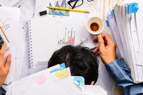 Bất ngờ nhức đầu, chàng trai 27 tuổi xuất huyết não nguy kịch