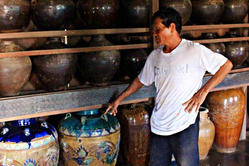 Từ chối giàu sang, liều mình chống nạn 'chảy máu' vật thiêng