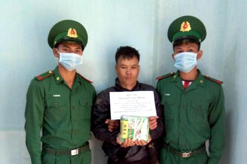 Bắt đối tượng vận chuyển 1kg ma túy đá qua biên giới
