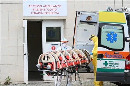 Italy cân nhắc các biện pháp hạn chế mới