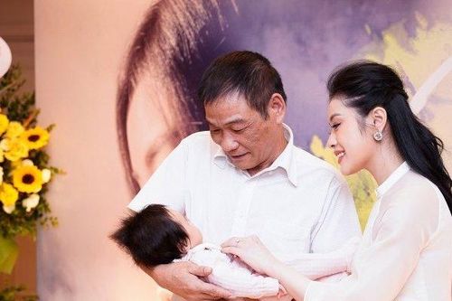 Có con sau thời gian ở ẩn, nữ ca sĩ trẻ chia sẻ gây sốc