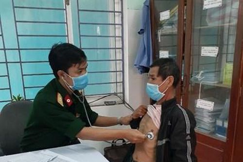 Bộ CHQS tỉnh Quảng Nam khám, chữa bệnh, cấp phát thuốc cho người có công